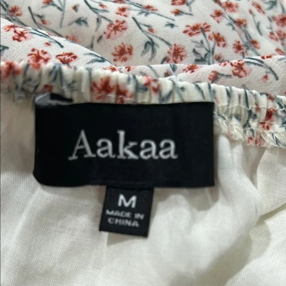 Aakaa Floral Tiered Open Back Dress. Size Medium - Picture 6 of 6